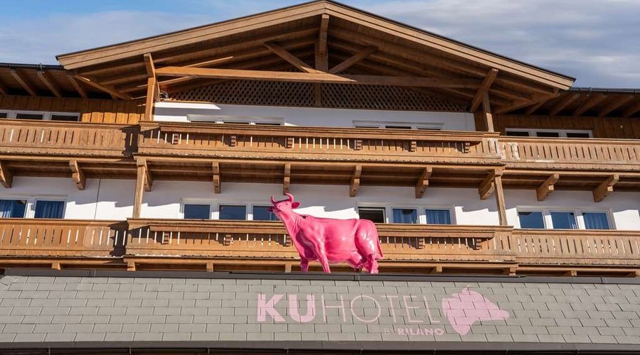 kuhotel by rilano waidring aussenansicht kuh