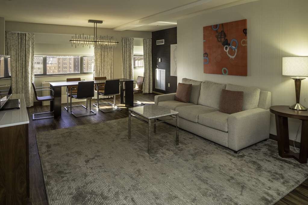Hotel photo 110 of DoubleTree by Hilton Hotel & Suites Pittsburgh Downtown.