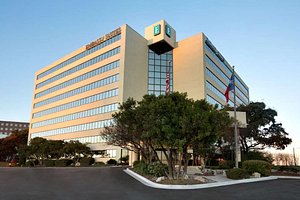 Embassy Suites by Hilton San Antonio Airport in San Antonio, image may contain: Office Building, Hotel, City, Hospital