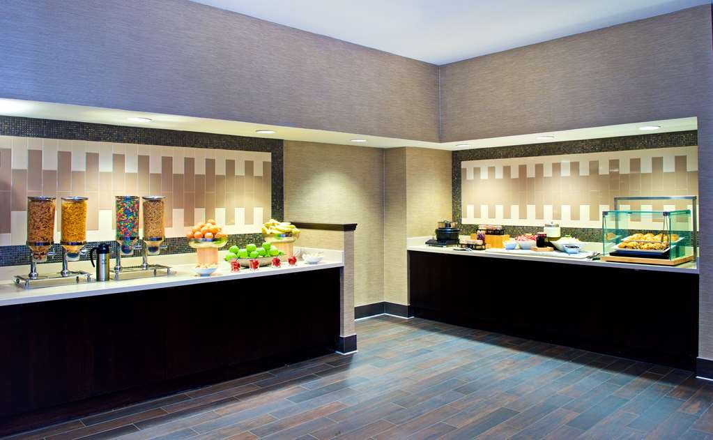 Hotel photo 78 of Embassy Suites by Hilton Dulles Airport.