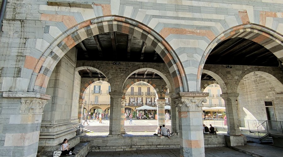 A fianco della Cattedrale