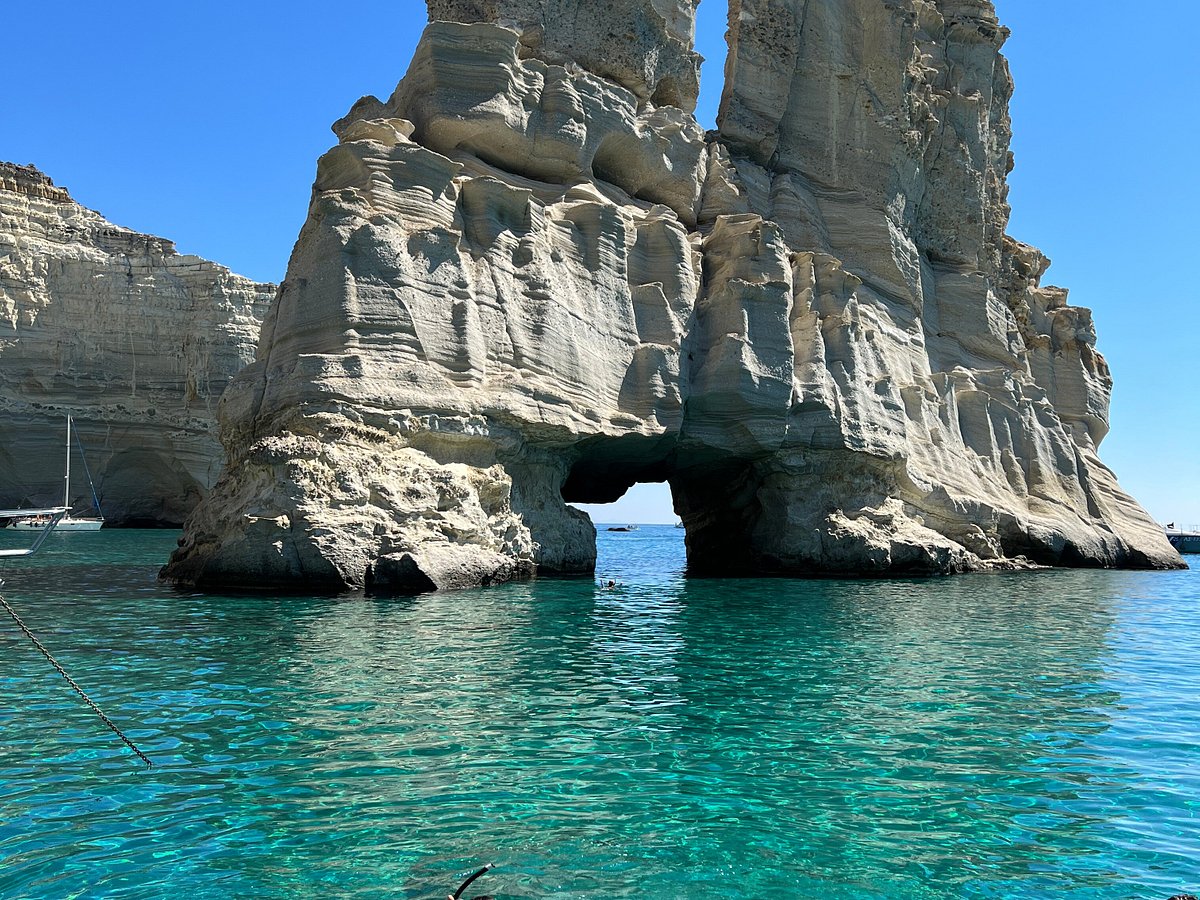 delfina boat tour milos