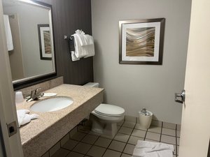 COURTYARD BY MARRIOTT HARTFORD CROMWELL $107 ($̶1̶1̶9̶) - Updated 2022 ...