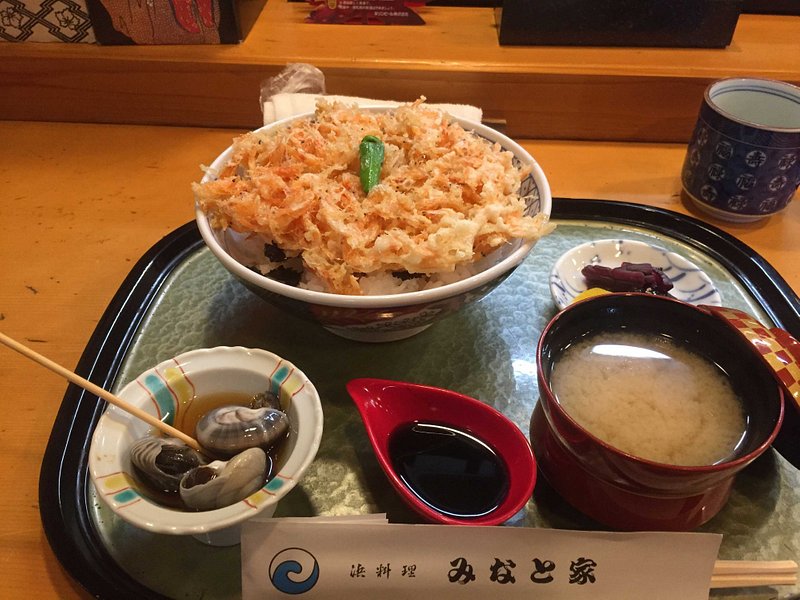 A bowl of tempura don with a side of mussels