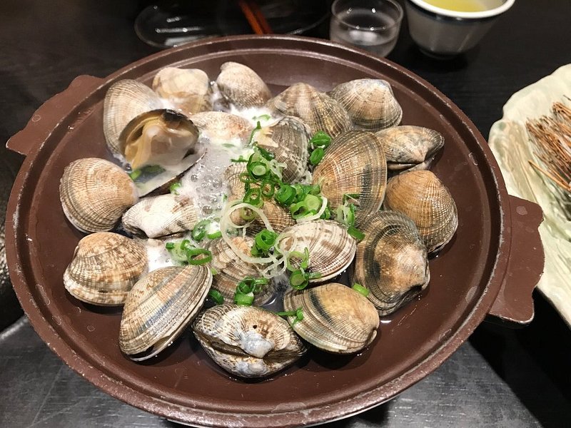 A bowl of clams