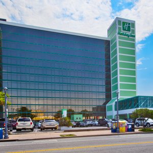 Holiday Inn Oceanside on the Virginia Beach Boardwalk