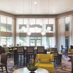 La Quinta Inn &amp; Suites by Wyndham Atlanta Perimeter Medical, hotel in Atlanta