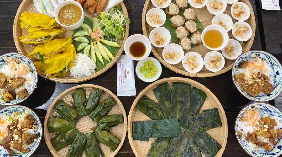 You have chance to enjoy all famous Hue dishes with reasonable price - about 120,000 VND/ pax
