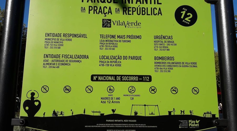 Informações junto ao parque infantil.