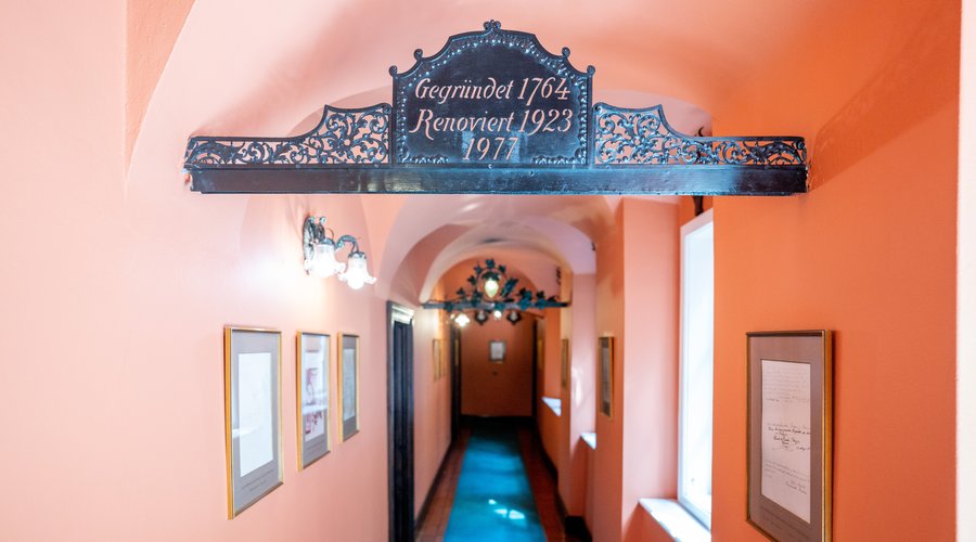 Eines der ältesten Hotels in Wien 
Hotel König von Ungarn
zentral und stilvoll wohnen