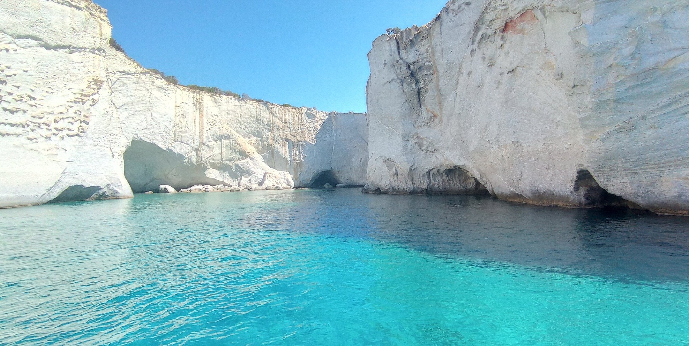 delfina boat tour milos