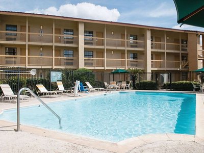 Hotel photo 3 of La Quinta Inn by Wyndham New Orleans Veterans / Metairie.