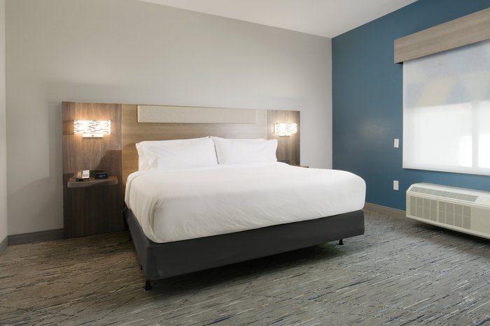 HOLIDAY INN EXPRESS & SUITES WILLIAMSTOWN - GLASSBORO $117 ($̶1̶3̶0̶ ...