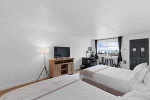 Room & Suite