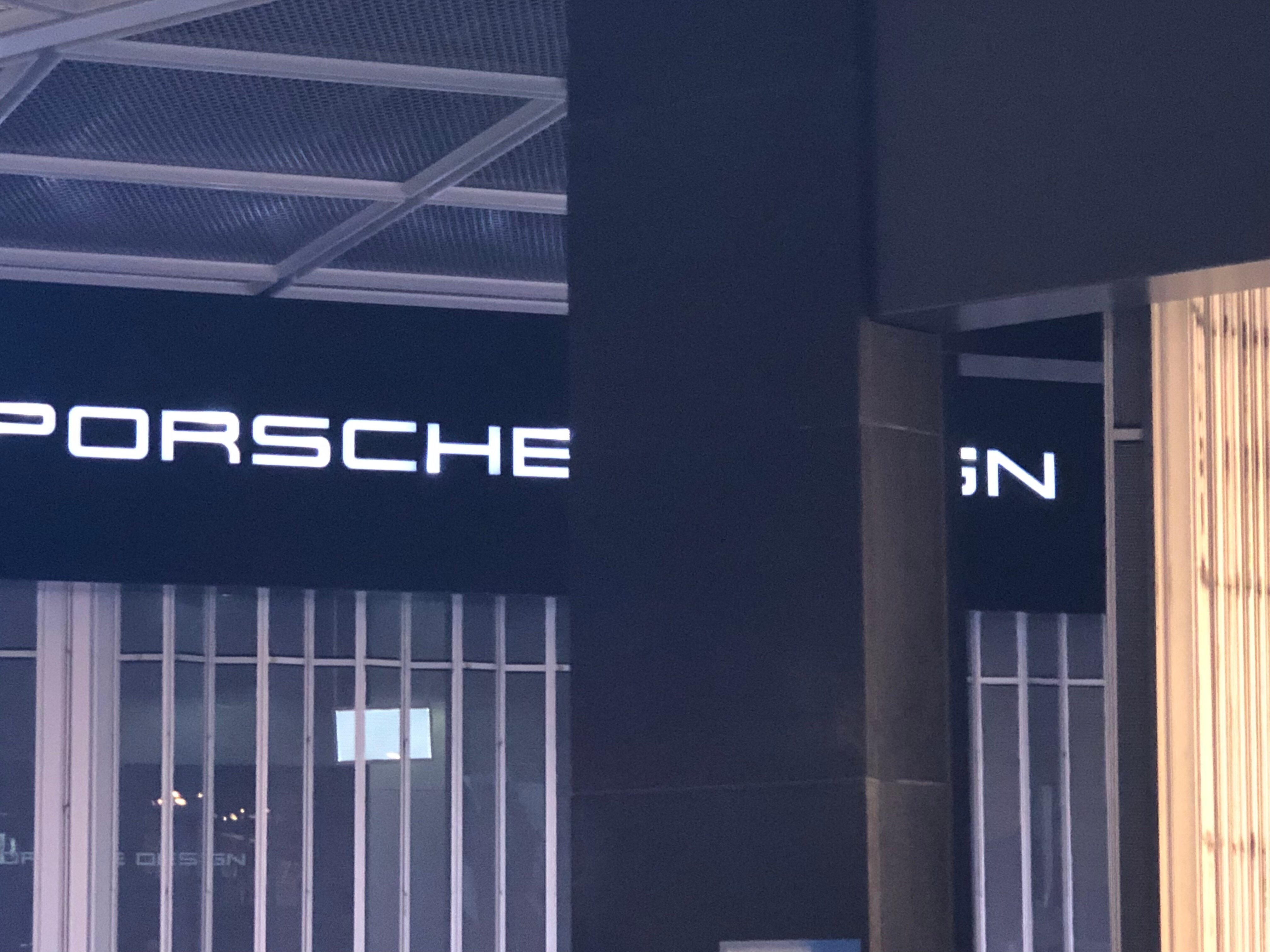 Porsche design discount frankfurt flughafen