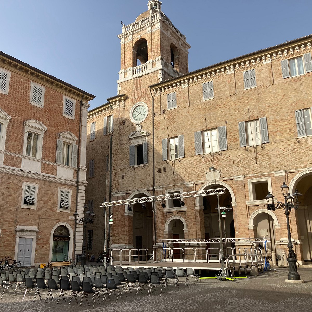 Piazza roma. Дворец Пикколомини в Сиене. Пиенца Италия. Церковь Сан Франческо Пьенца. Дворец Пикколомини в Пьенце.