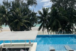 Piscina y playa