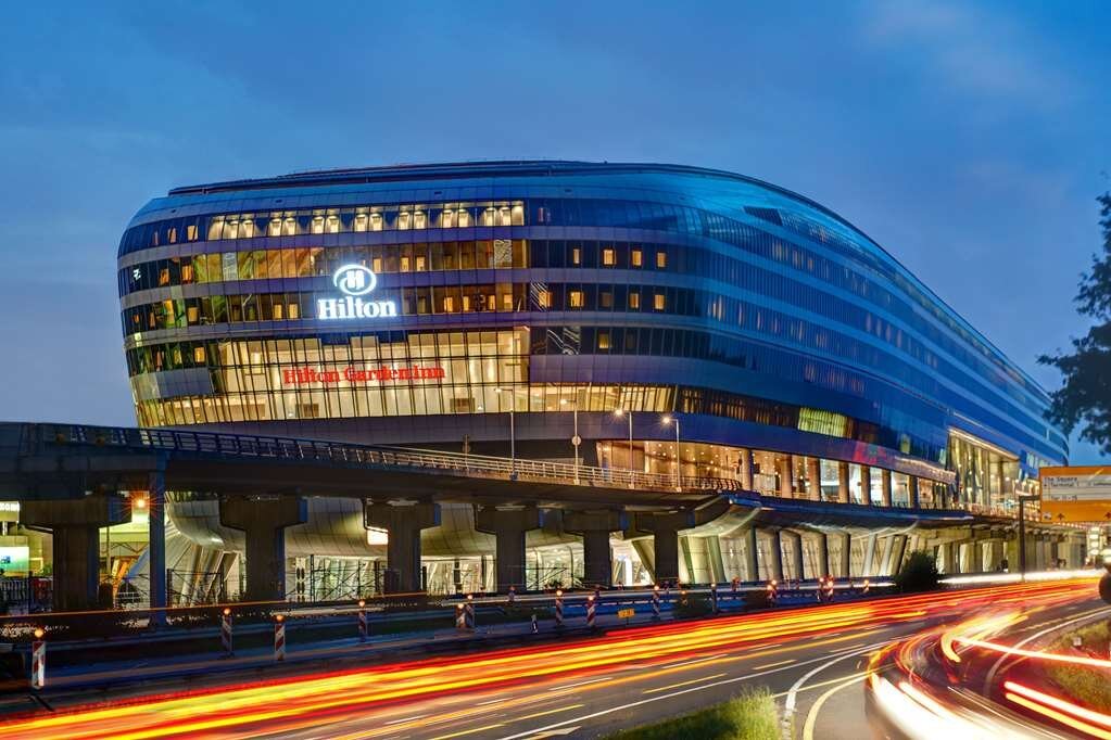 hilton garden inn frankfurt airport email address