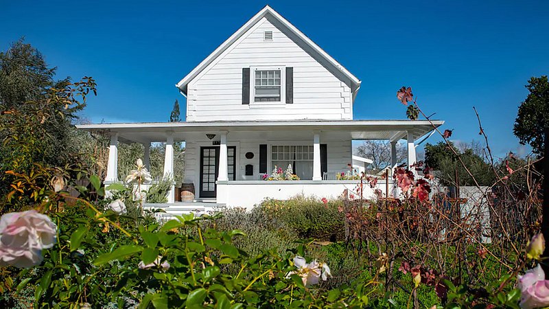 Historic Farmhouse with Vineyard in Napa Valley, CA