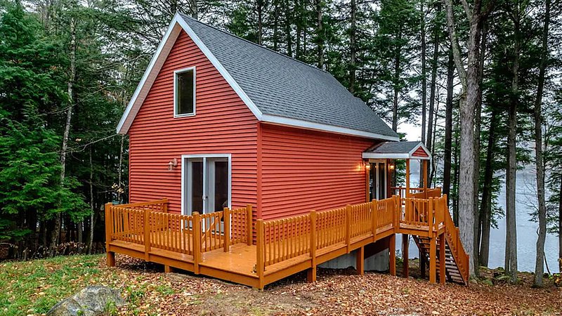 Exterior of Little Red Cabin overlooking Bear Pond in Maine