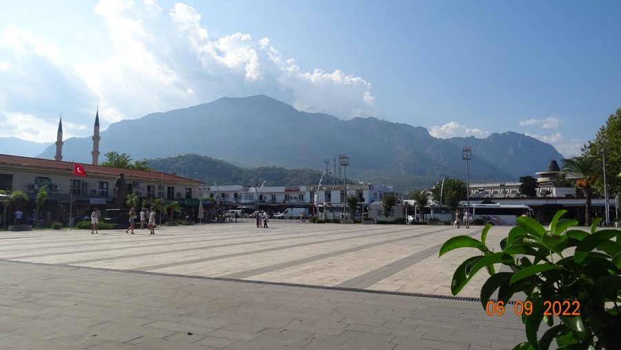 Türkiye, Kemer. Cumhuriyet Meydanı. 6 Eylül 2022