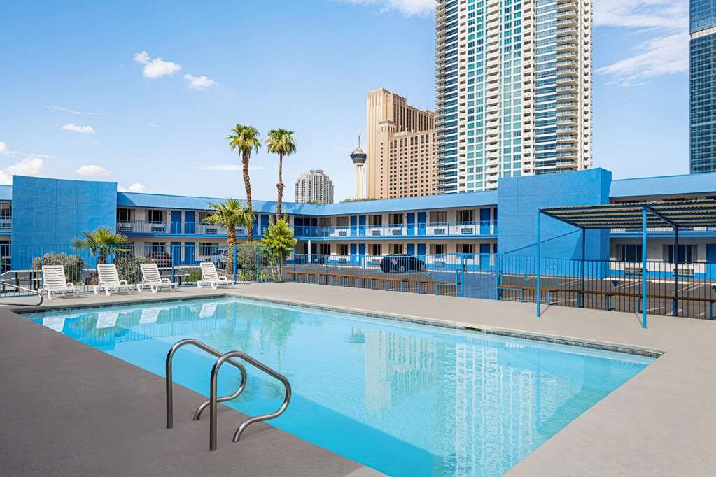 Travelodge Las Vegas Pool Pictures Reviews Tripadvisor