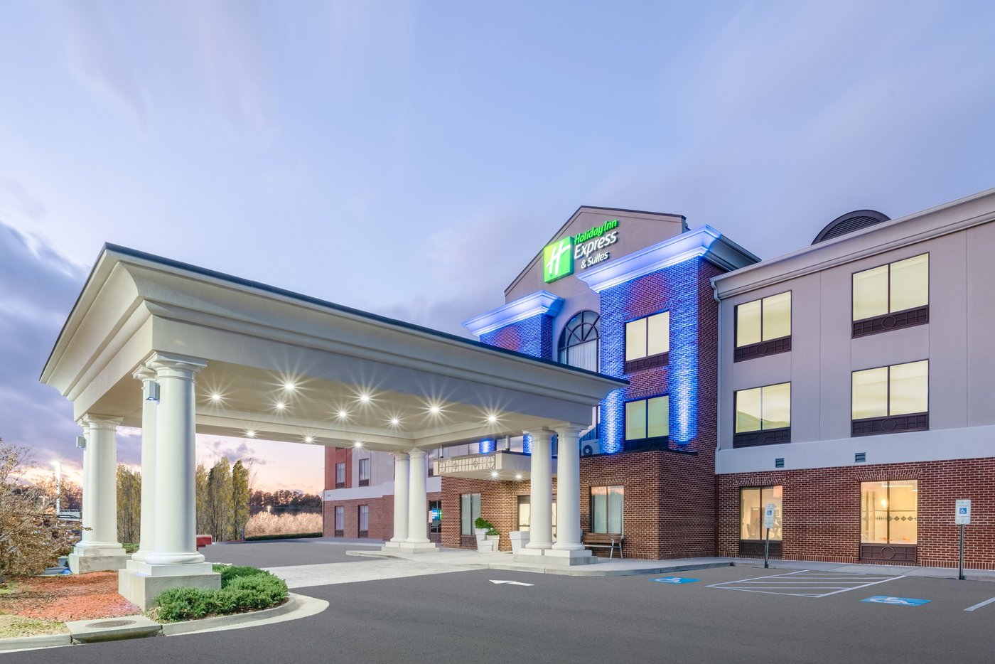 HOLIDAY INN EXPRESS HOTEL & SUITES TAPPAHANNOCK $98 ($̶1̶1̶5̶) - Prices ...