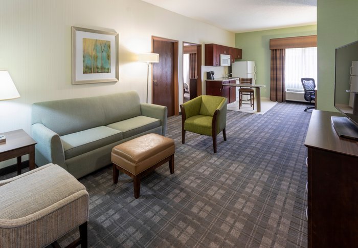 HOLIDAY INN EXPRESS & SUITES ST. PAUL NE (VADNAIS HEIGHTS), AN IHG ...