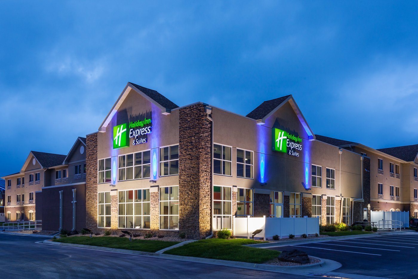 HOLIDAY INN EXPRESS & SUITES RAPID CITY I-90, AN IHG HOTEL $89 ($̶9̶9̶ ...