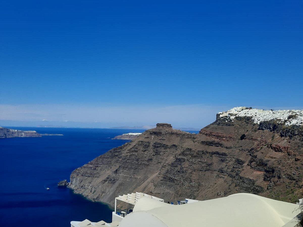 santorini pixida travel