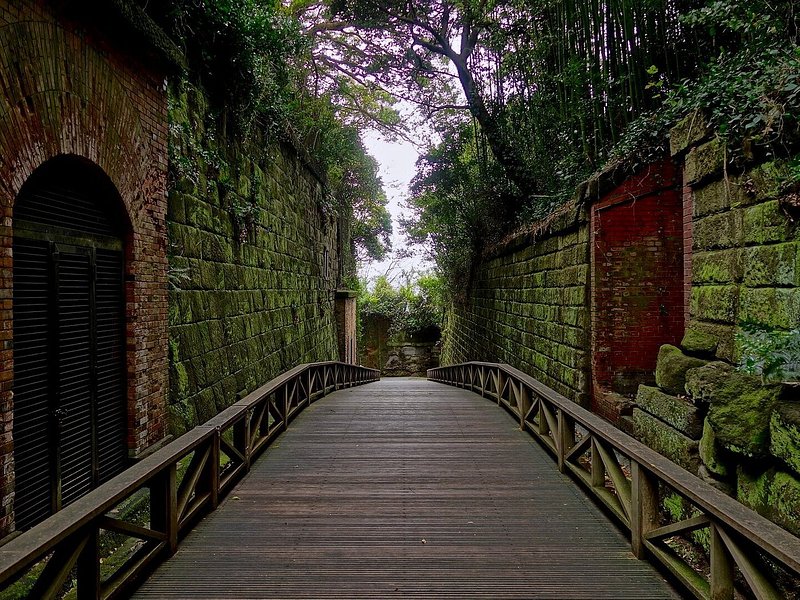 A bridge pathing the way in Monkey Island