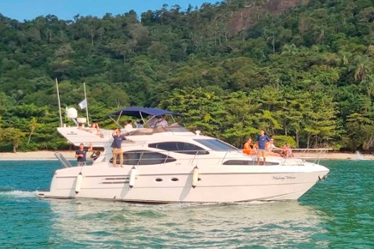 Regal 32 - Aluguel de Lancha em Angra dos Reis - Maré Alta Charter