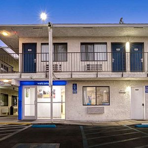 Motel Bakersfield CA South Exterior