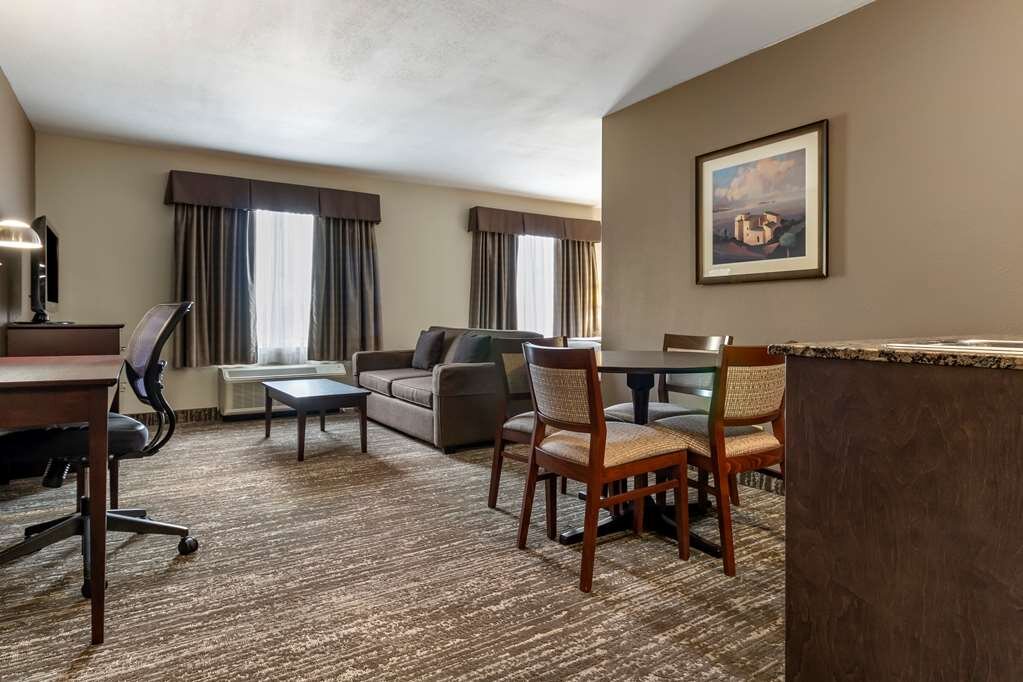 Hotel photo 41 of Best Western Plus Pembina Inn & Suites.