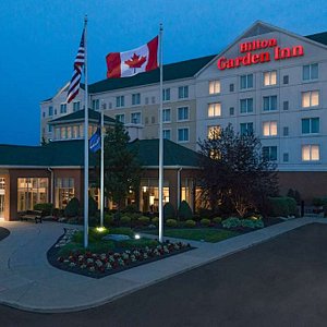 Hilton Garden Inn Buffalo Airport in Cheektowaga, image may contain: Hotel, Building, Resort, Inn