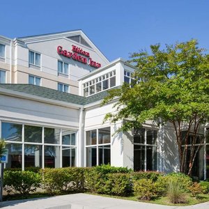 Hilton Garden Inn Charleston Airport in North Charleston, image may contain: Hotel, Inn, City, Office Building