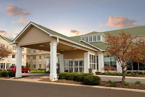 Hilton Garden Inn Columbus Airport in Columbus, image may contain: Housing, Building, Portico, House