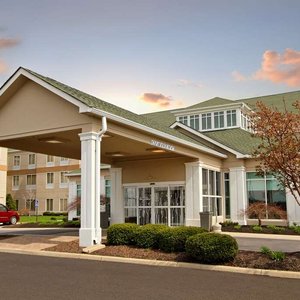 Hilton Garden Inn Columbus Airport in Columbus, image may contain: Housing, Building, Portico, House