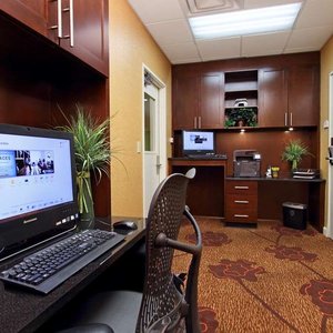 Hilton Garden Inn Columbus Airport in Columbus, image may contain: Housing, Building, Portico, House