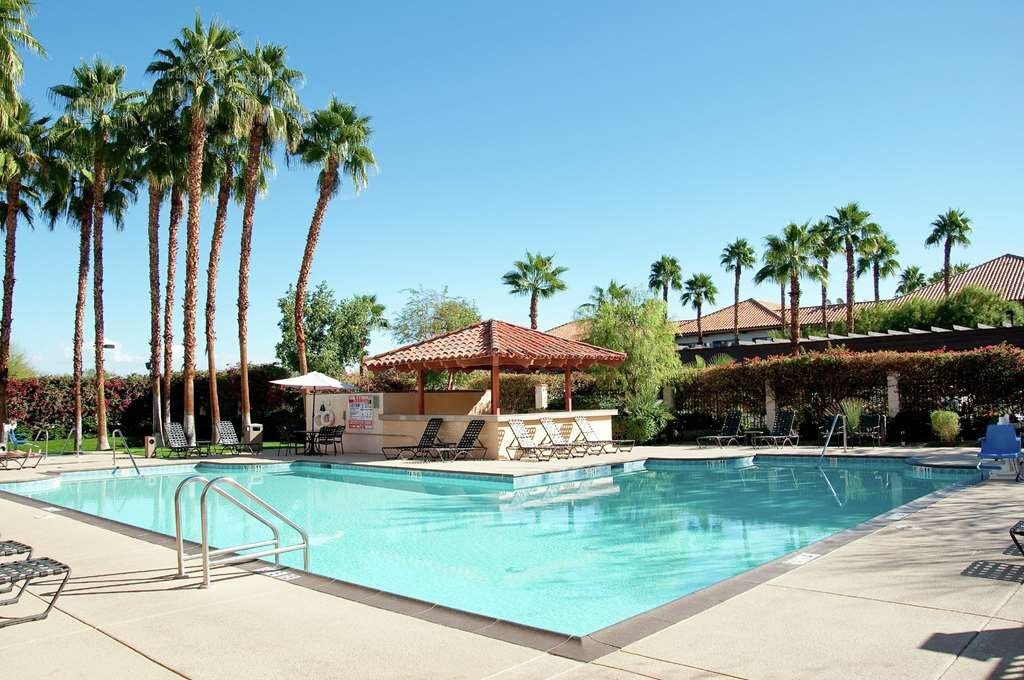 Hilton Garden Inn Palm Springs/Rancho Mirage Pool Pictures & Reviews ...