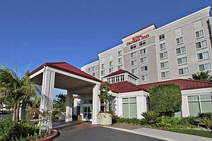 Hilton Garden Inn Oxnard/Camarillo in Oxnard, image may contain: Hotel, Resort, Condo, Inn