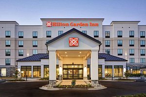 Hilton Garden Inn Gastonia in Gastonia, image may contain: Hotel, Inn, Office Building, Resort
