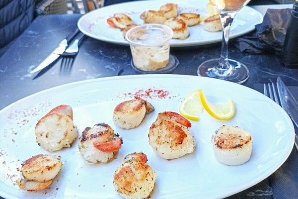 Le fameux plats d'huîtres en entrée - Picture of L'Écailleur, Honfleur -  Tripadvisor