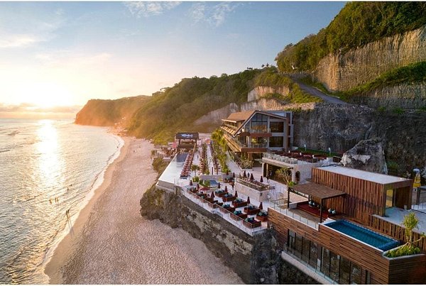 Uluwatu Bali Beach - Raja Wisata