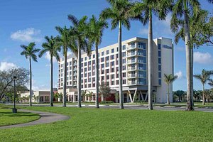 Hilton Miami Dadeland in Miami, image may contain: Condo, Hotel, Resort, Grass
