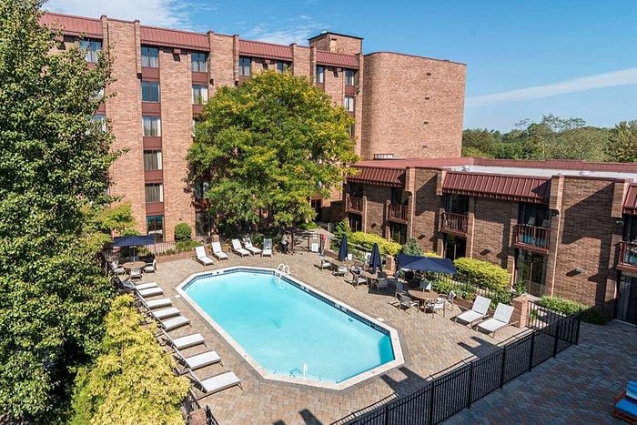 hotels in parsippany nj with outdoor pool