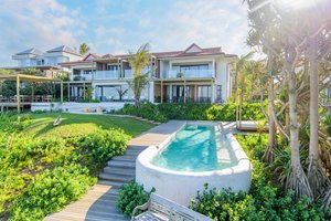 Pool & Beach