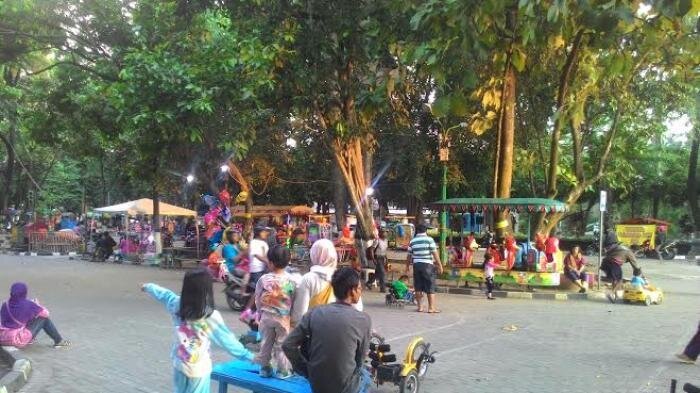kids would have happy time to play, and you can enjoy some delicious food in here too