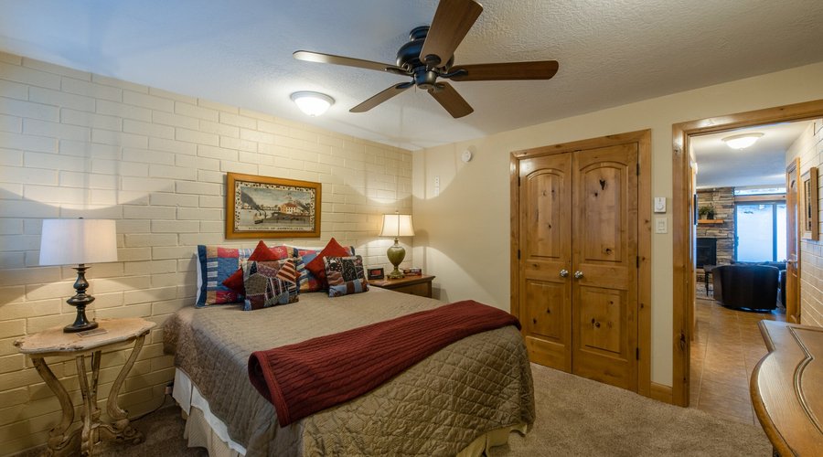 Park Avenue Condominiums by CooperWynn Property Management. One to Four Bedroom Park City rentals.