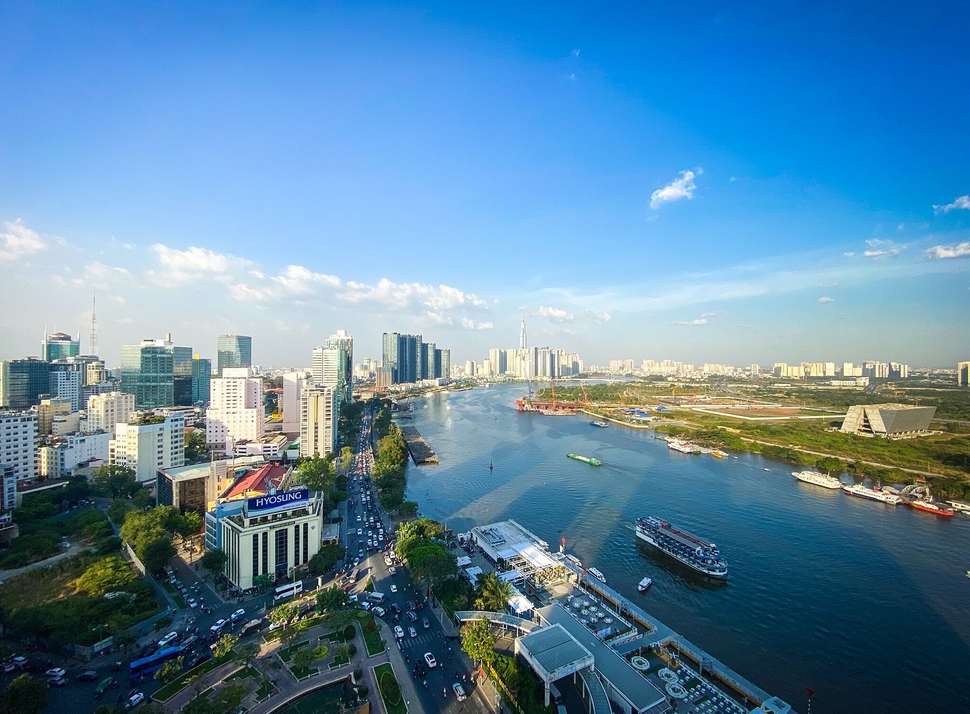 Renaissance Riverside Hotel Saigon image